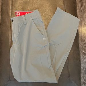 Under Armour grey golf pants. Size 34x32 Loose fit